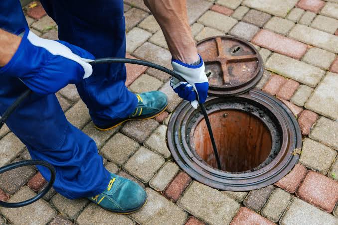 Hydro jetting floor cleanout
